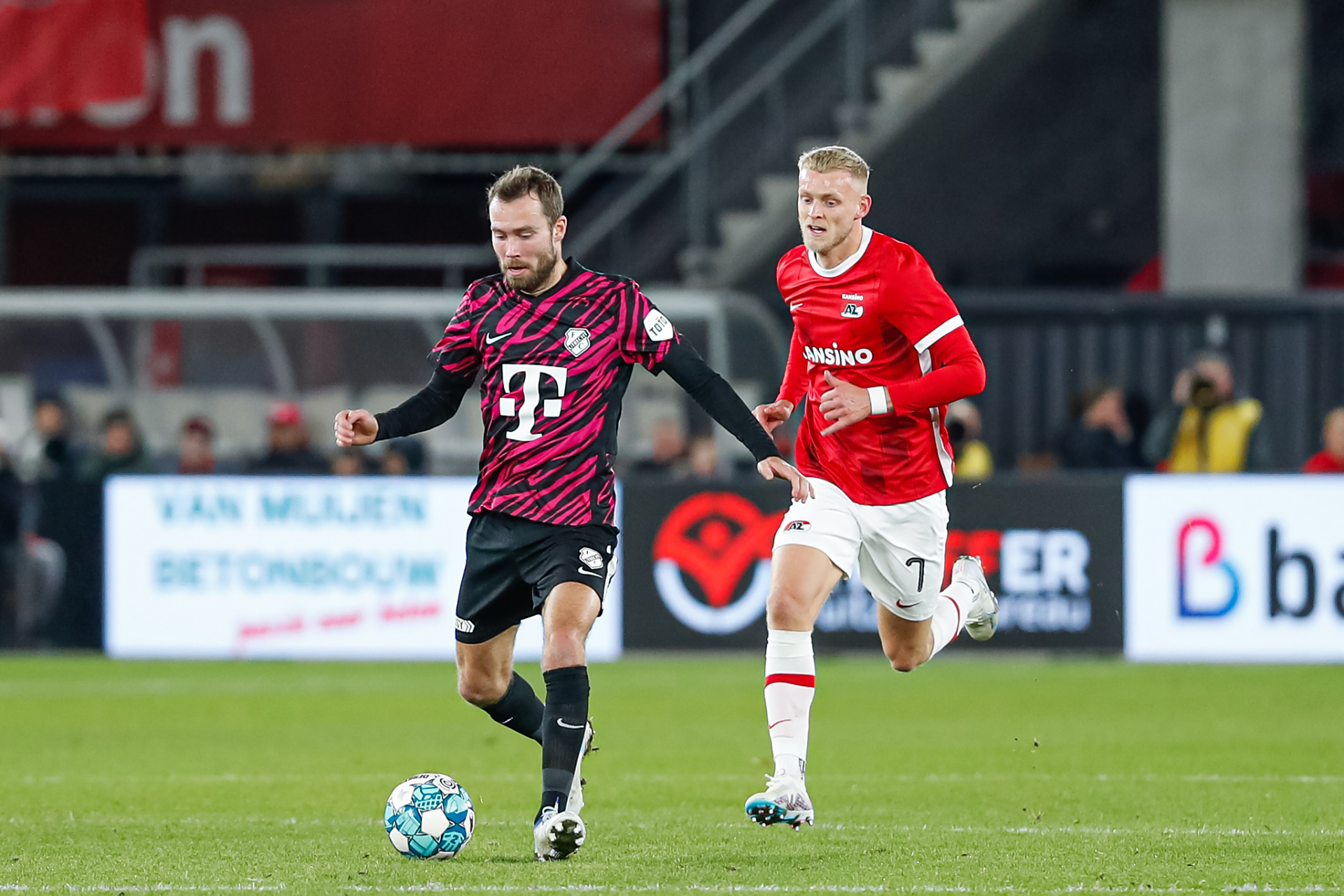 娱乐挑战-乌拉圭队员在荷甲联赛中获得精彩进球