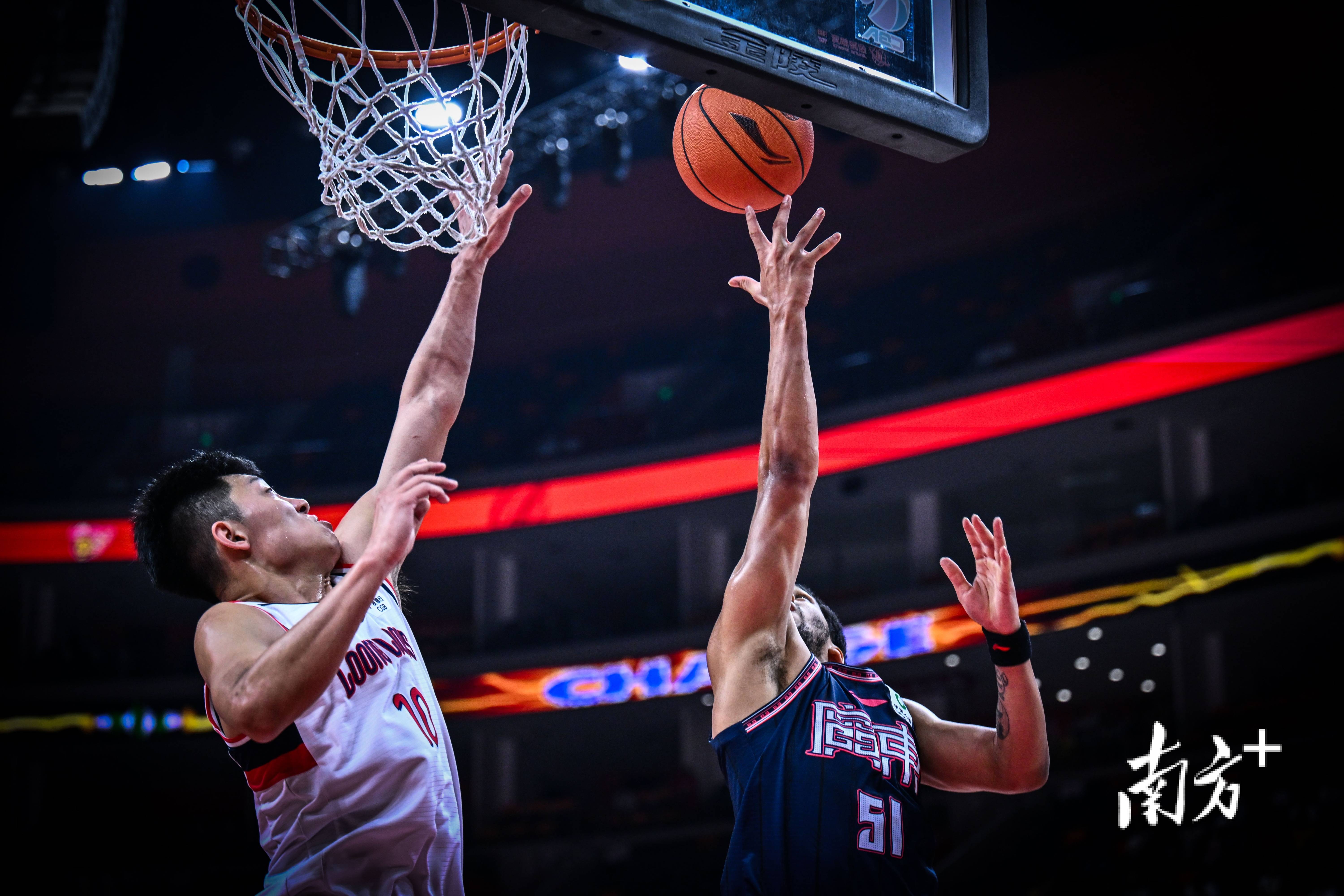 娱乐挑战-包含强队势不可挡，疯狂进攻惊艳观众的词条