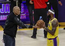 娱乐APP-詹姆斯连续场得分超，领导球队胜出(詹姆斯连续场得分超,领导球队胜出了吗)